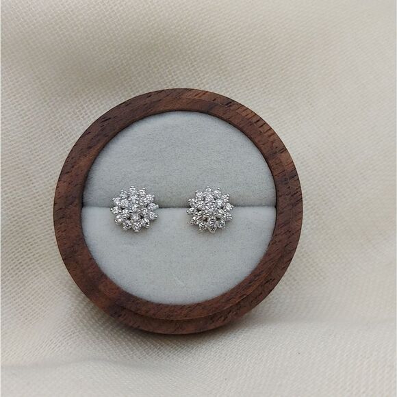 925 Sterling Silver Sparkling Flower Stud Earrings - Picture 6 of 13